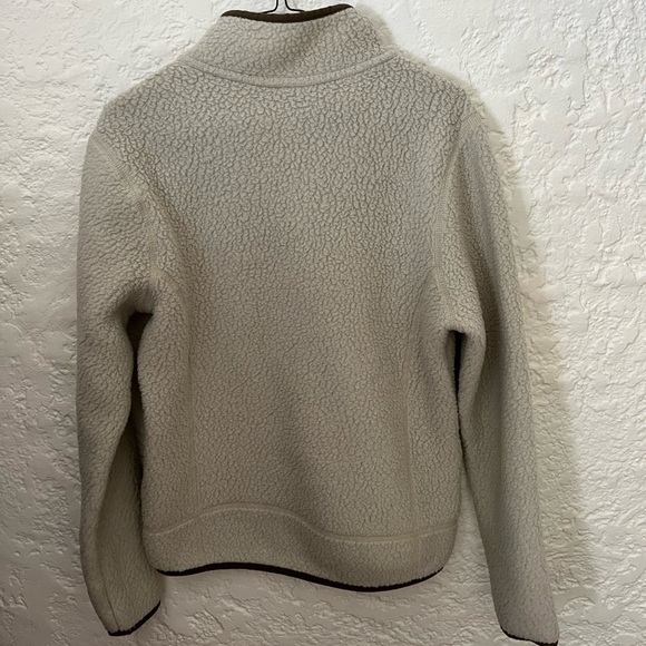 Women’s Patagonia Fleece - Picture 2 of 3